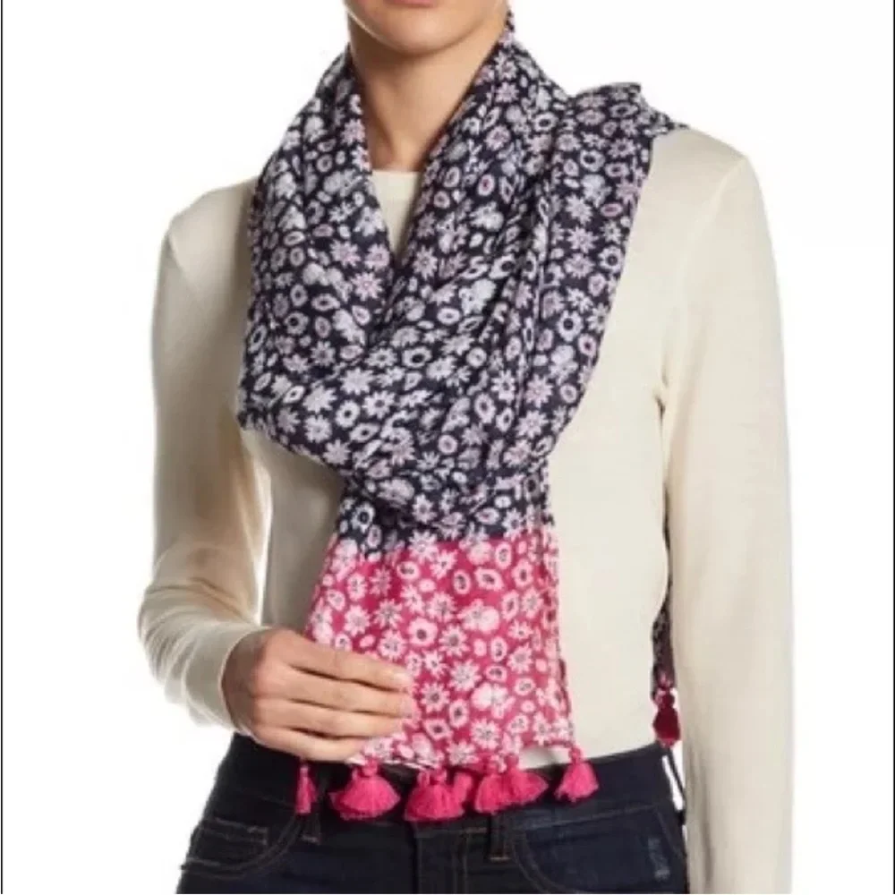 Rebecca Minkoff Daisy White Floral‎ Pink Oblong Tassel Trim Rectangular Scarf